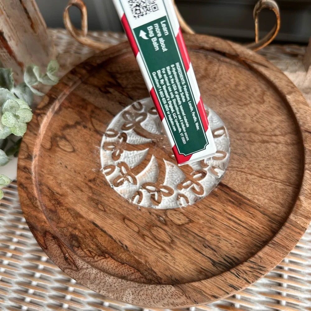 Bag Balm Original Skin Moisturizer set contains four 0.33 oz (9.35g) mini tubes